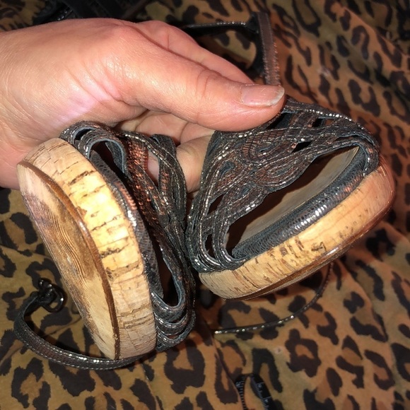 Anne Klein size 10 silver Metallic ankle wrap heel small platform at toe - Picture 10 of 16